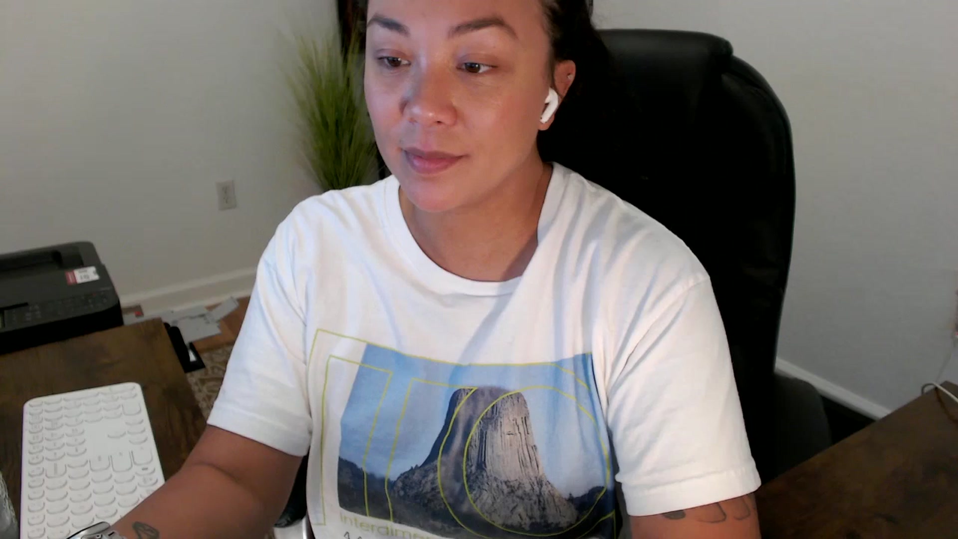 Gallery image thumbnail from MickaylaStar's myfreecams stream on, 10/03/2025, 19:32 image 9 of 20