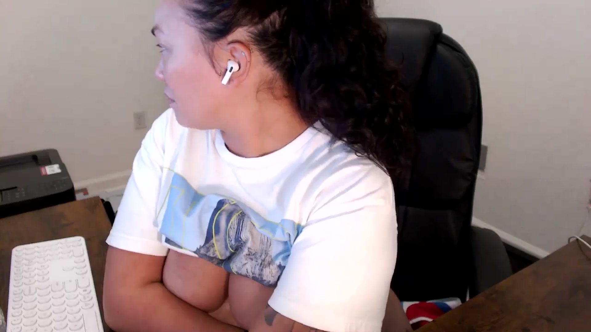 Gallery image thumbnail from MickaylaStar's myfreecams stream on, 10/03/2025, 19:32 image 19 of 20