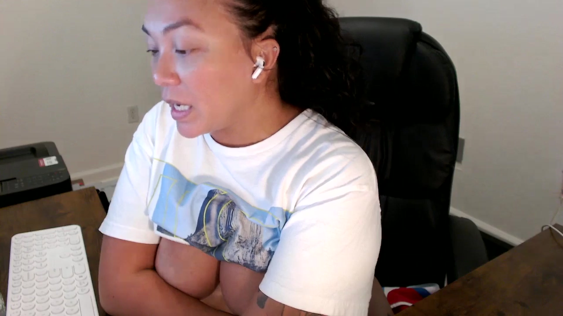 Gallery image thumbnail from MickaylaStar's myfreecams stream on, 10/03/2025, 19:32 image 18 of 20