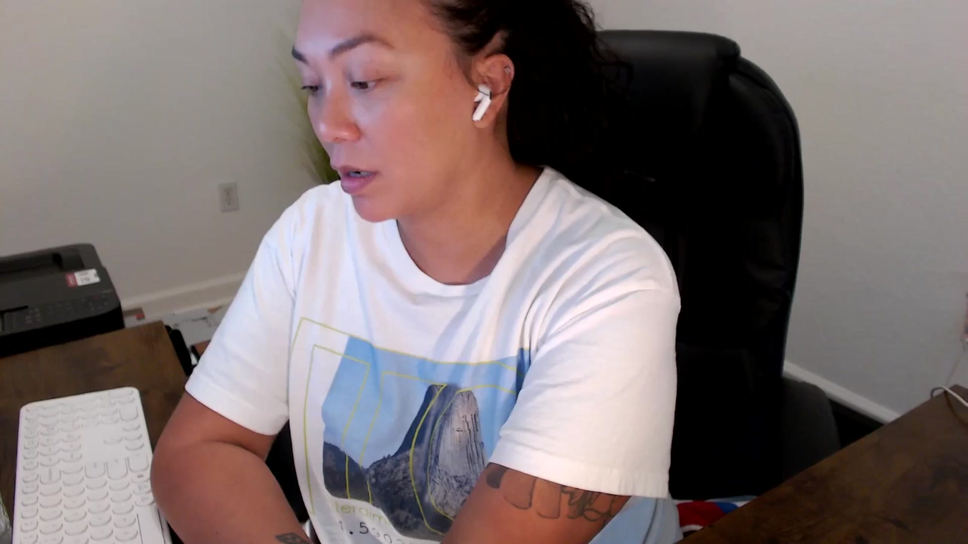 Gallery image thumbnail from MickaylaStar's myfreecams stream on, 10/03/2025, 19:32 image 11 of 20