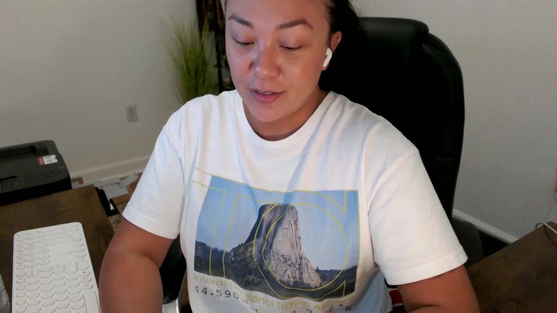 Gallery image thumbnail from MickaylaStar's myfreecams stream on, 10/03/2025, 19:32 image 8 of 20