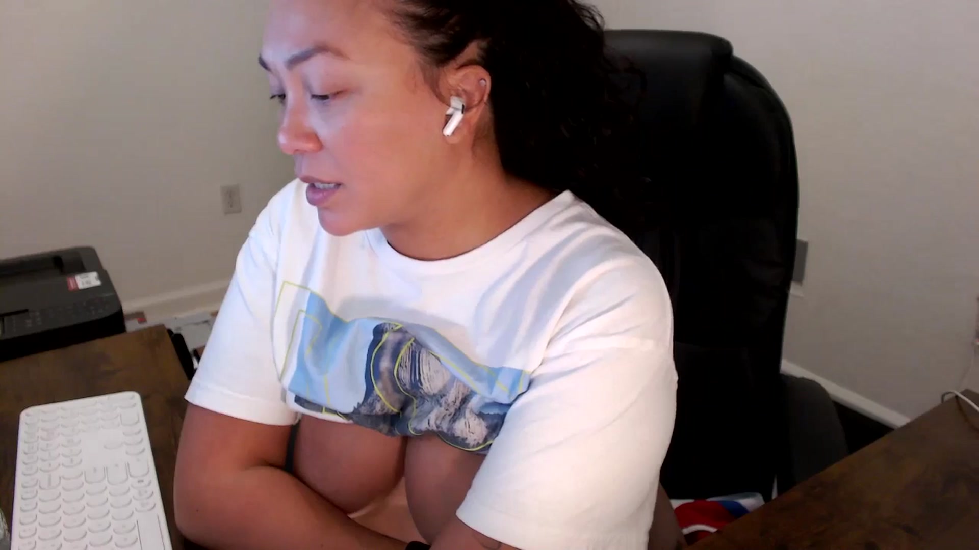 Gallery image thumbnail from MickaylaStar's myfreecams stream on, 10/03/2025, 19:32 image 16 of 20