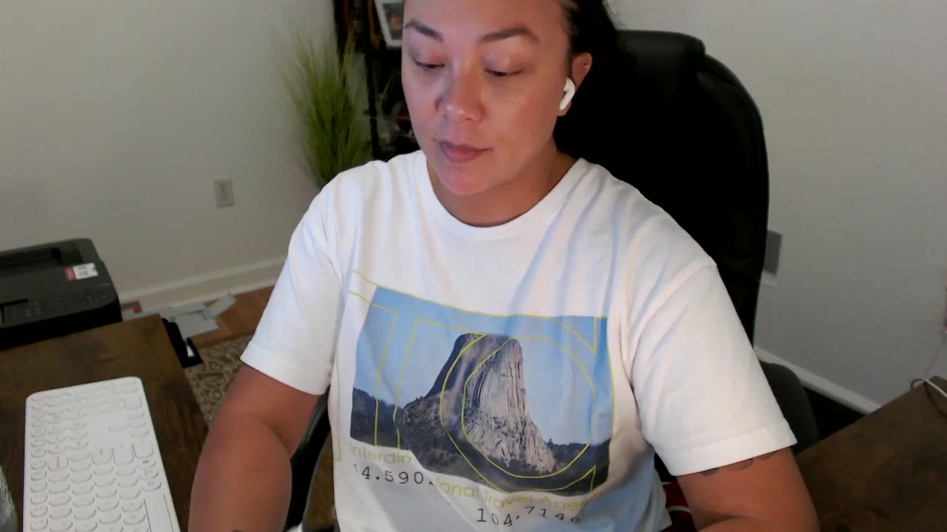 Gallery image thumbnail from MickaylaStar's myfreecams stream on, 10/03/2025, 19:32 image 7 of 20