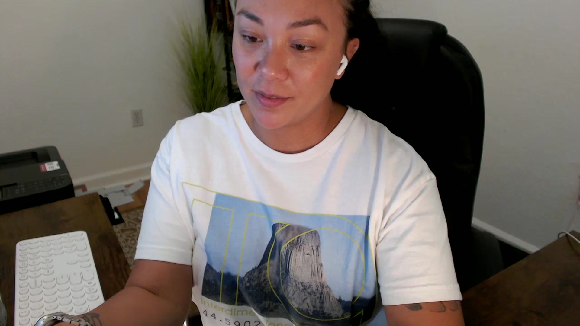Gallery image thumbnail from MickaylaStar's myfreecams stream on, 10/03/2025, 19:32 image 3 of 20