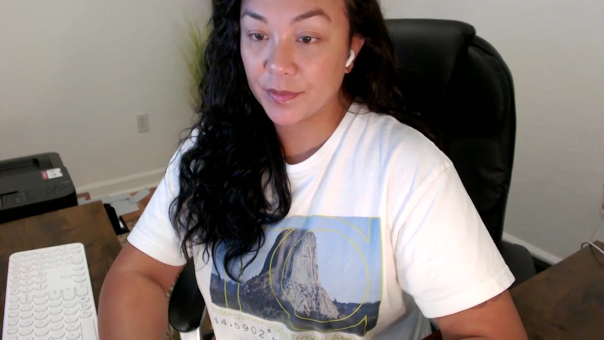 Gallery image thumbnail from MickaylaStar's myfreecams stream on, 10/03/2025, 20:31 image 5 of 20