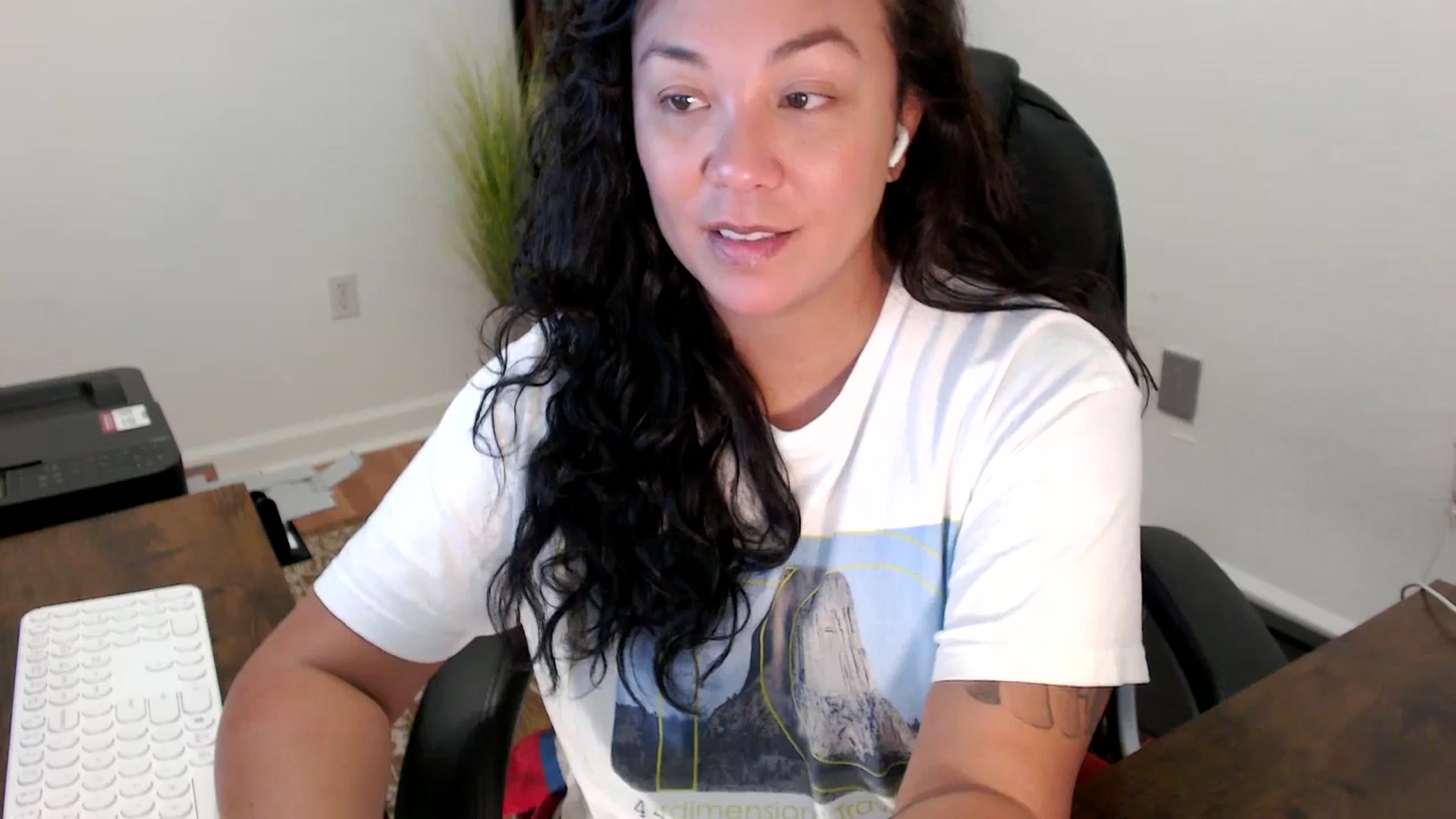 Gallery image thumbnail from MickaylaStar's myfreecams stream on, 10/03/2025, 20:31 image 20 of 20