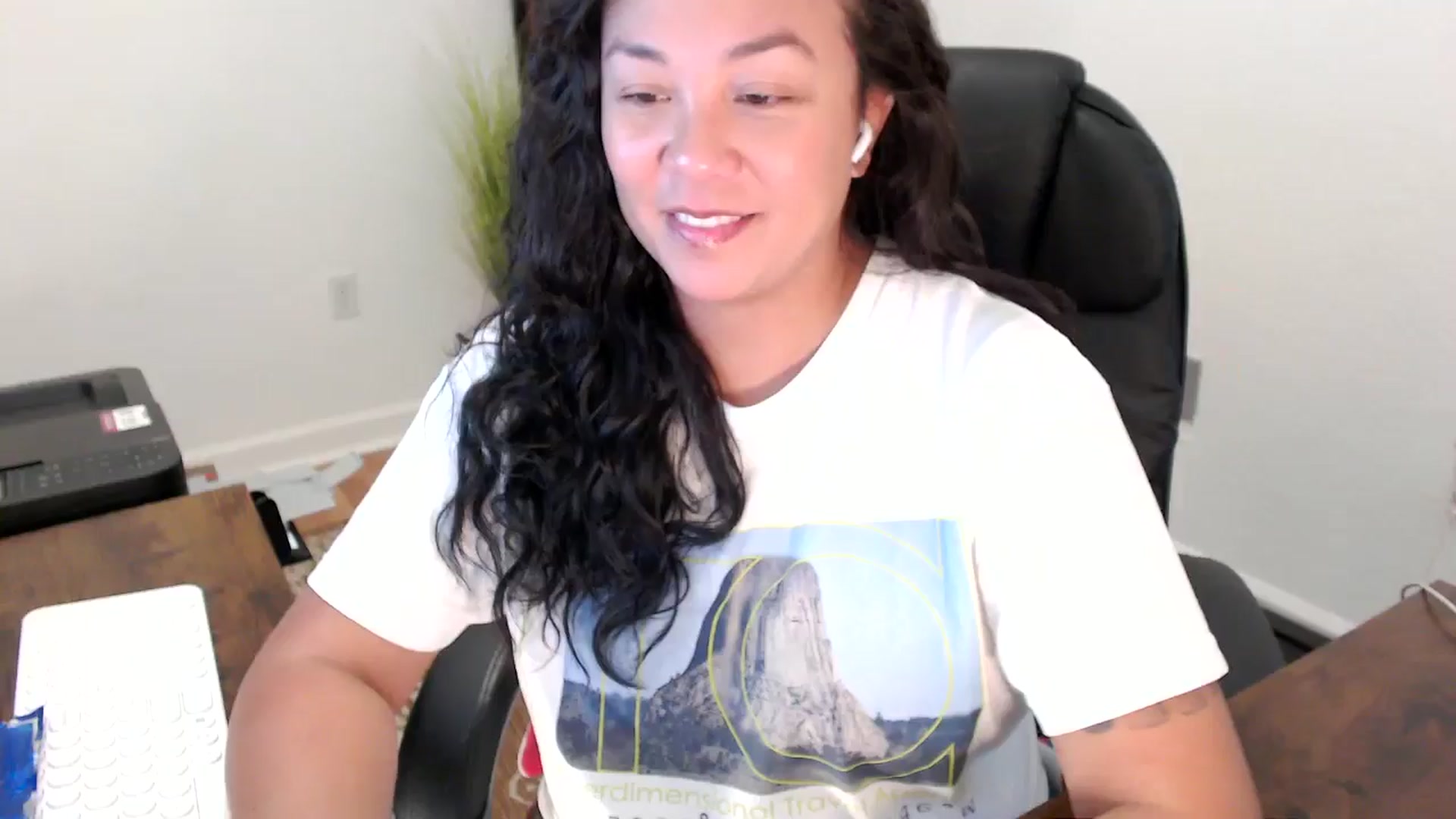 Gallery image thumbnail from MickaylaStar's myfreecams stream on, 10/03/2025, 20:31 image 1 of 20