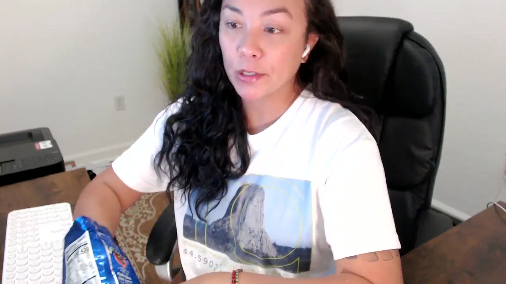 Gallery image thumbnail from MickaylaStar's myfreecams stream on, 10/03/2025, 20:31 image 2 of 20