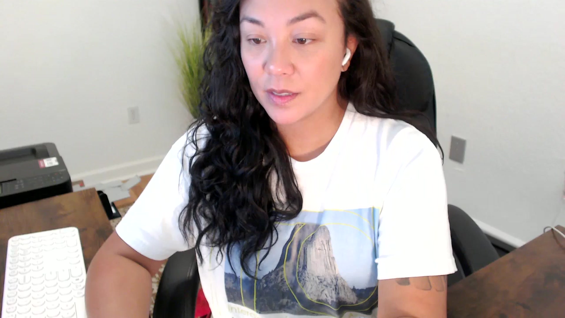 Gallery image thumbnail from MickaylaStar's myfreecams stream on, 10/03/2025, 20:31 image 16 of 20