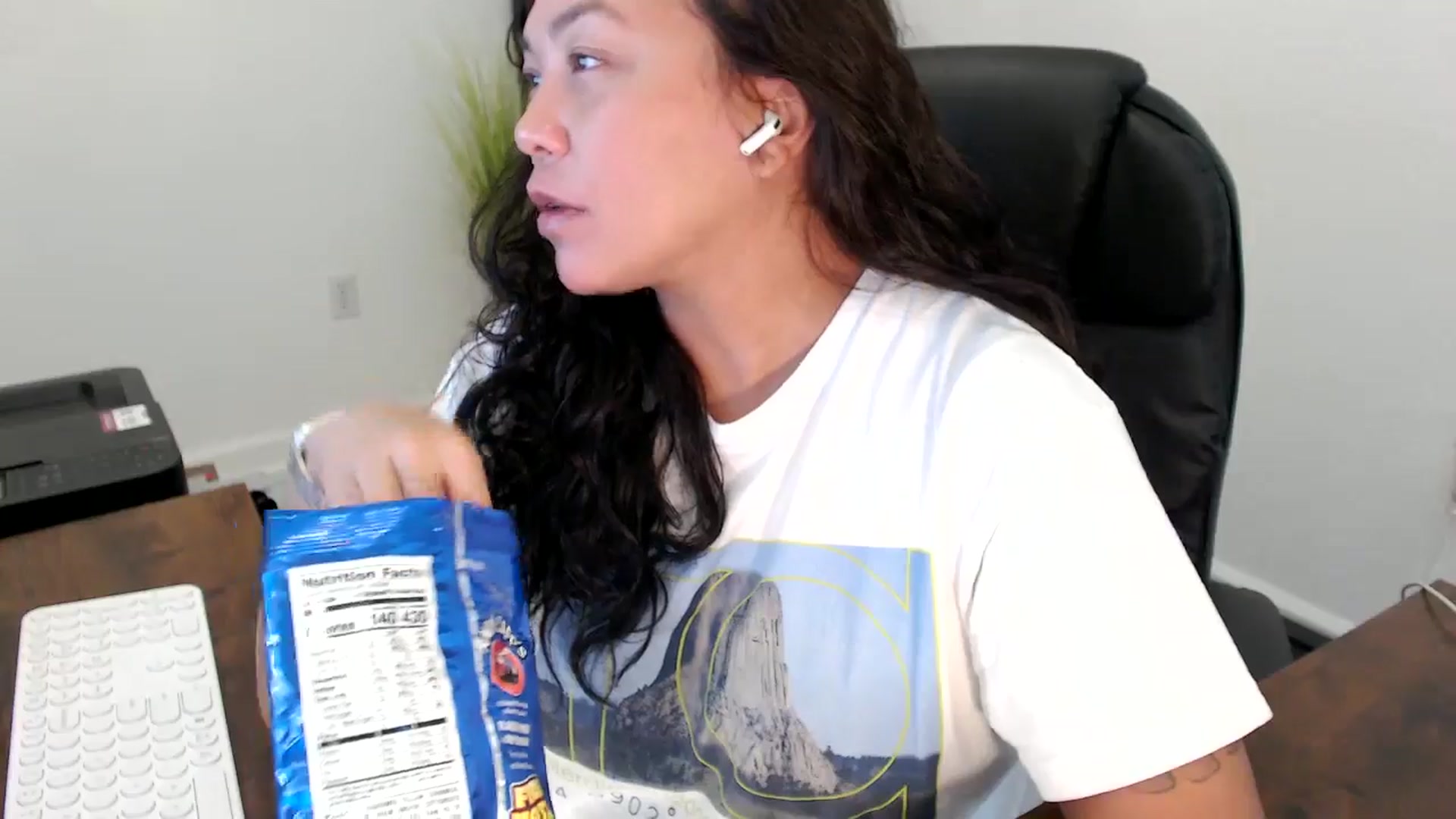 Gallery image thumbnail from MickaylaStar's myfreecams stream on, 10/03/2025, 20:31 image 6 of 20