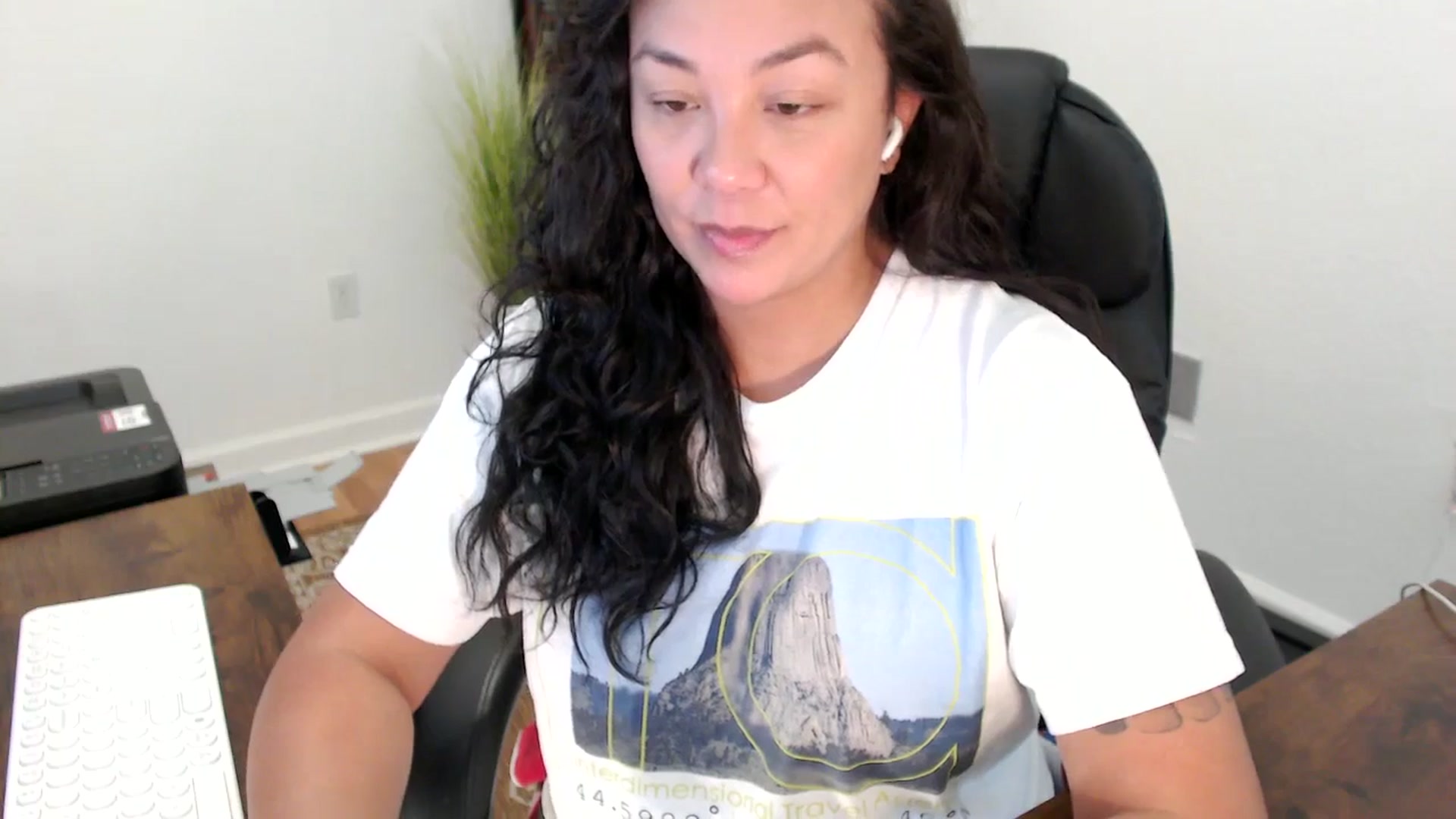 Gallery image thumbnail from MickaylaStar's myfreecams stream on, 10/03/2025, 20:31 image 12 of 20