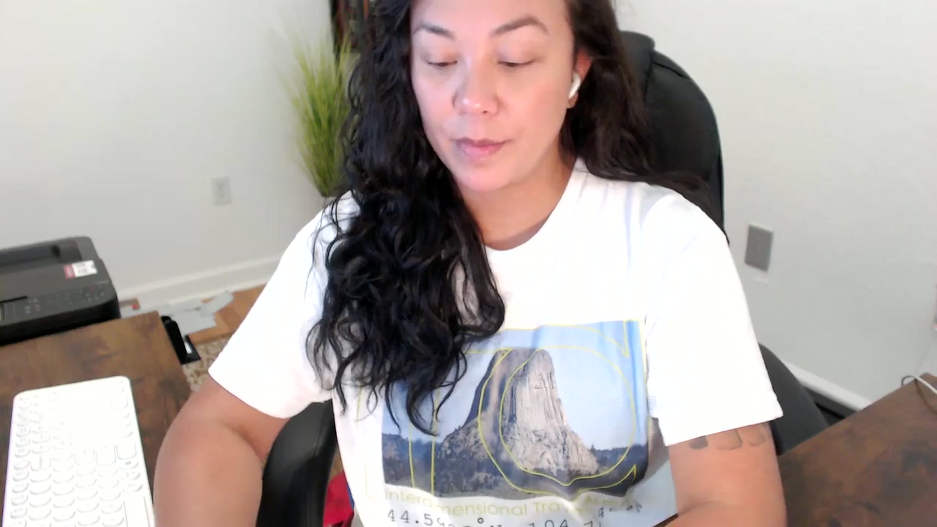 Gallery image thumbnail from MickaylaStar's myfreecams stream on, 10/03/2025, 20:31 image 18 of 20