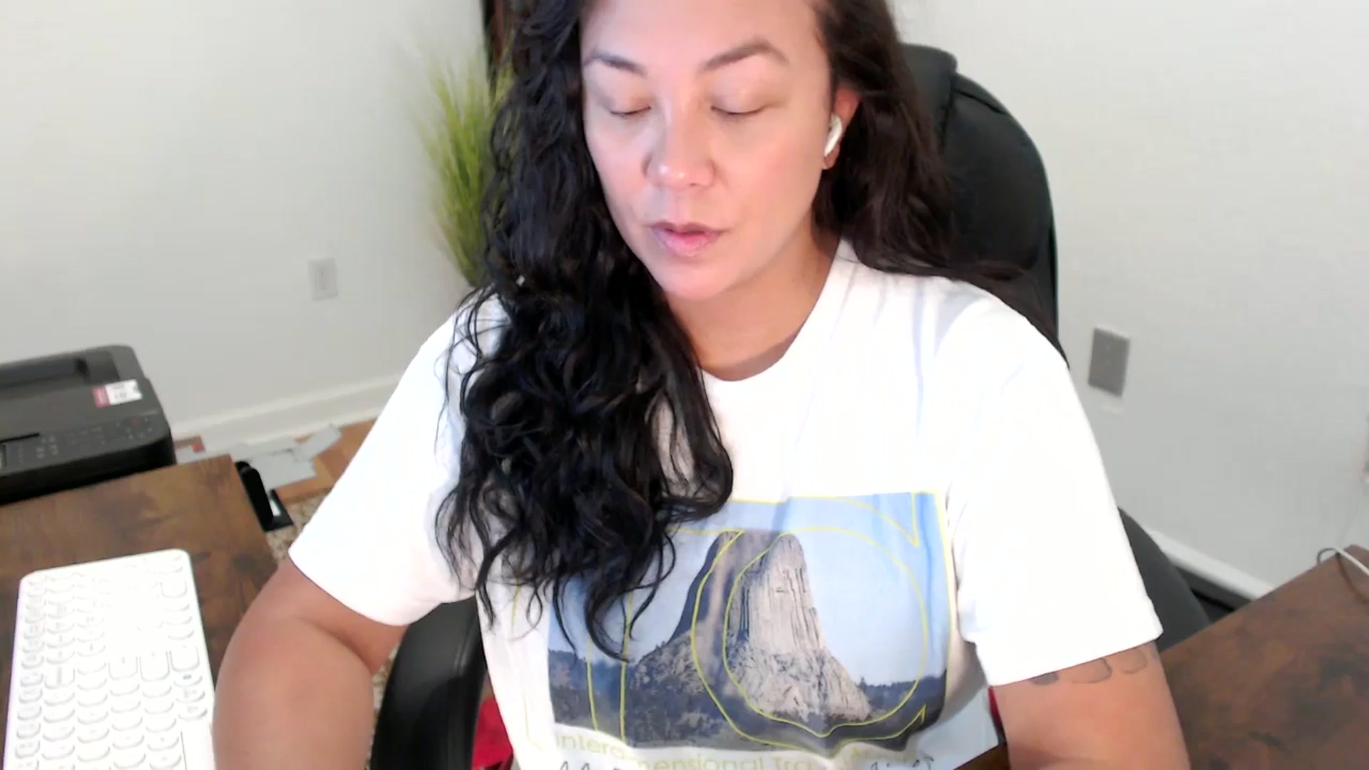 Gallery image thumbnail from MickaylaStar's myfreecams stream on, 10/03/2025, 20:31 image 17 of 20