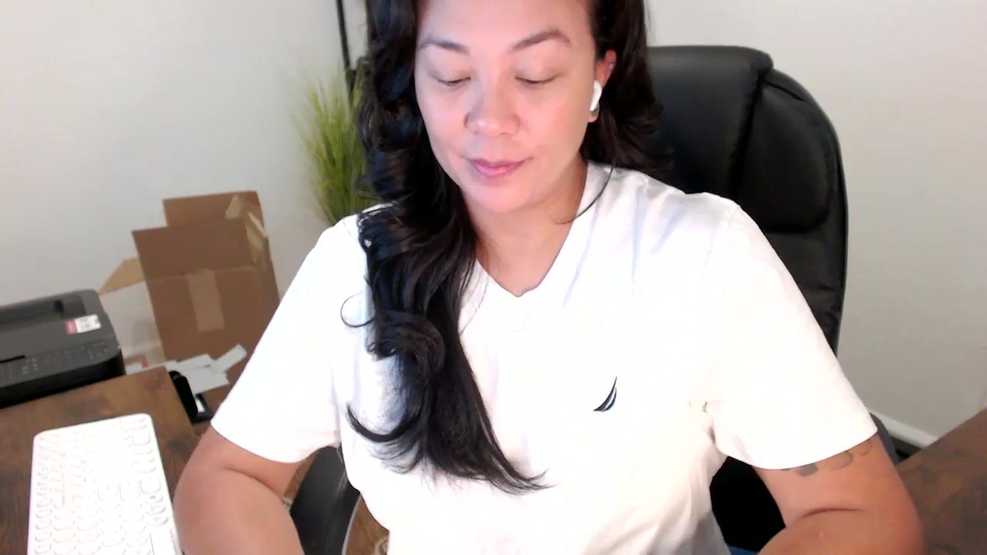 Gallery image thumbnail from MickaylaStar's myfreecams stream on, 10/06/2025, 15:37 image 14 of 20