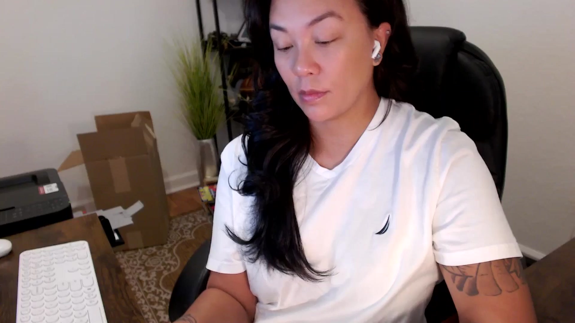 Gallery image thumbnail from MickaylaStar's myfreecams stream on, 10/06/2025, 15:37 image 10 of 20