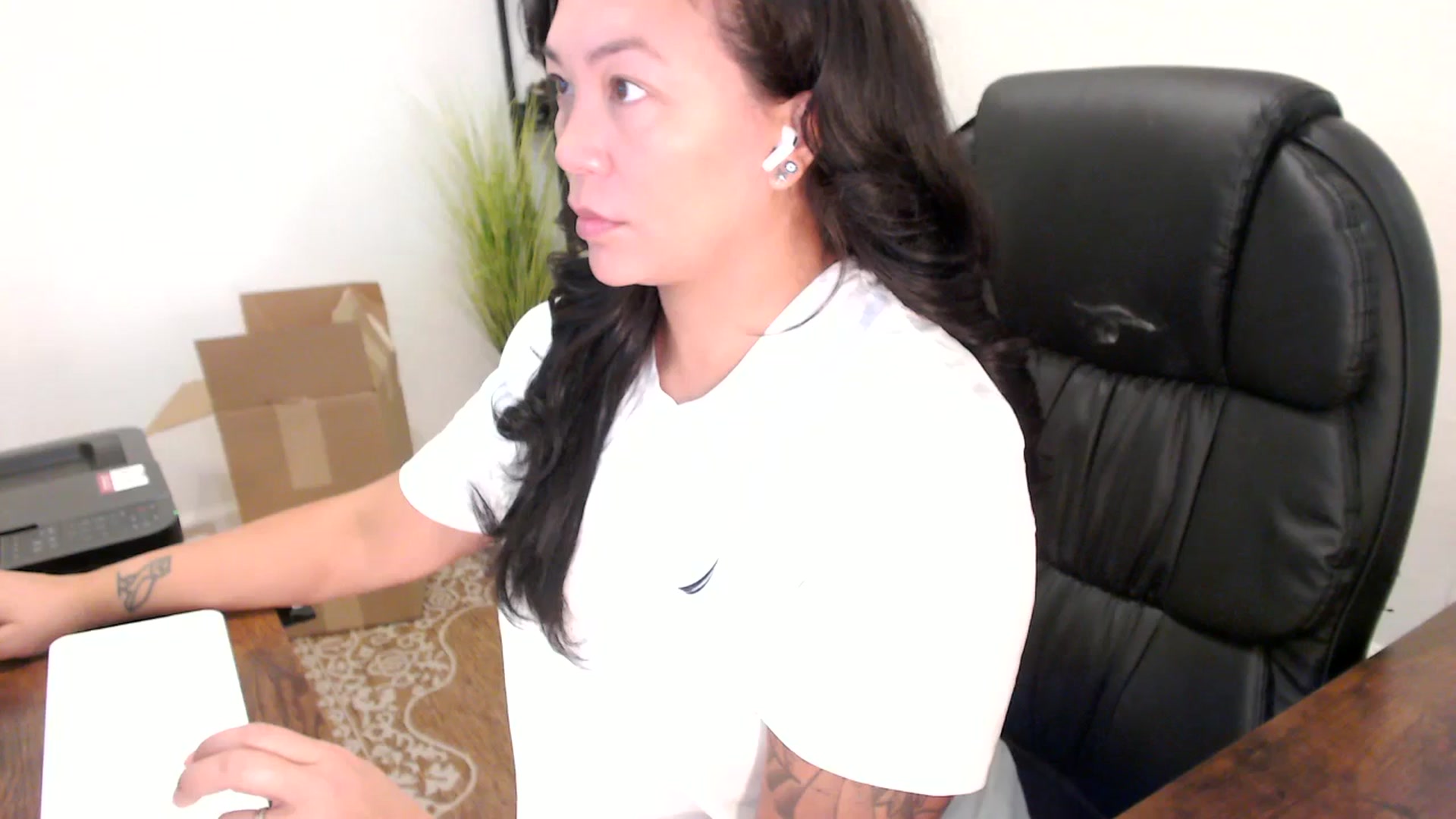 Gallery image thumbnail from MickaylaStar's myfreecams stream on, 10/06/2025, 15:37 image 11 of 20