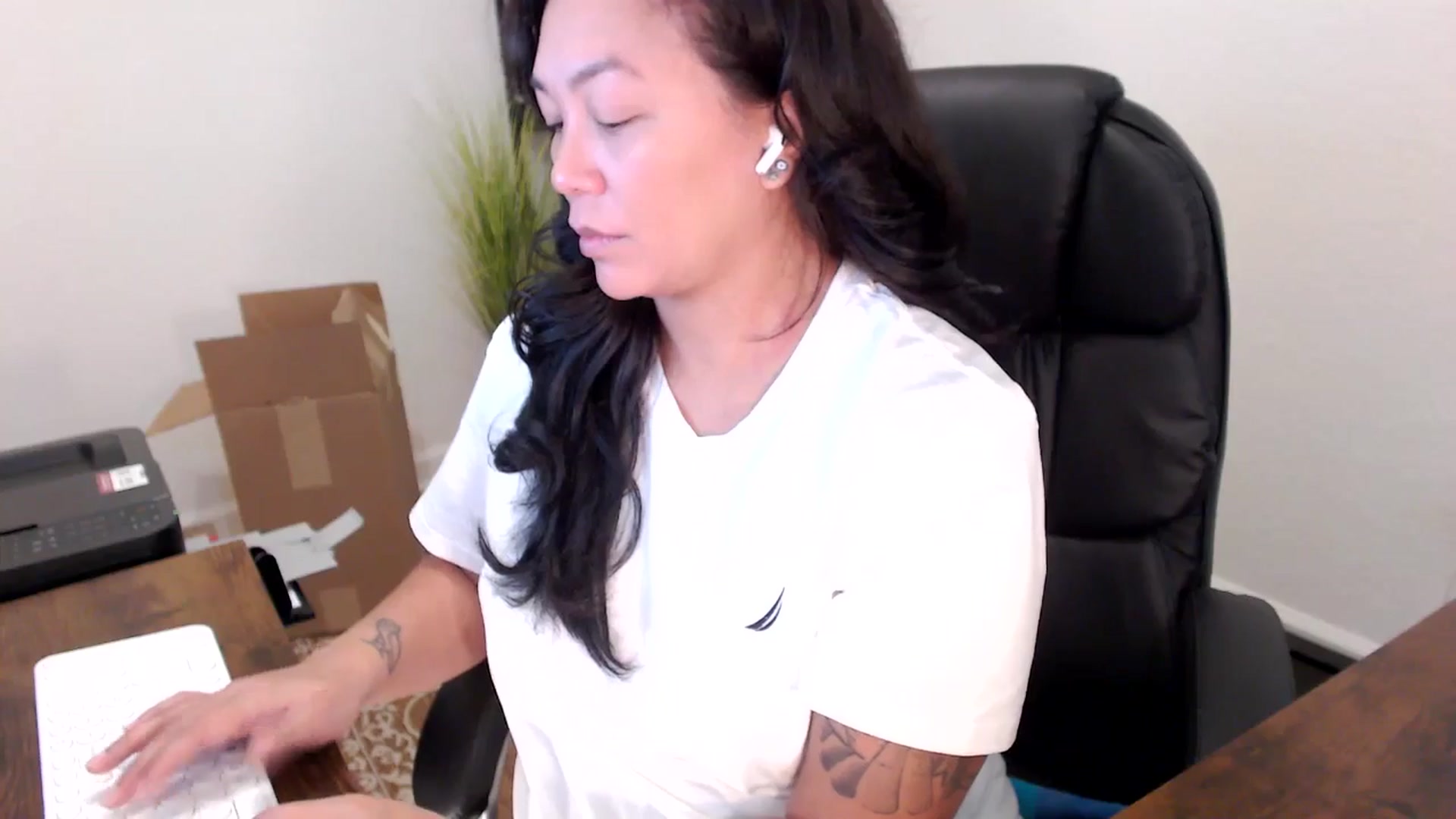 Gallery image thumbnail from MickaylaStar's myfreecams stream on, 10/06/2025, 15:50 image 16 of 20