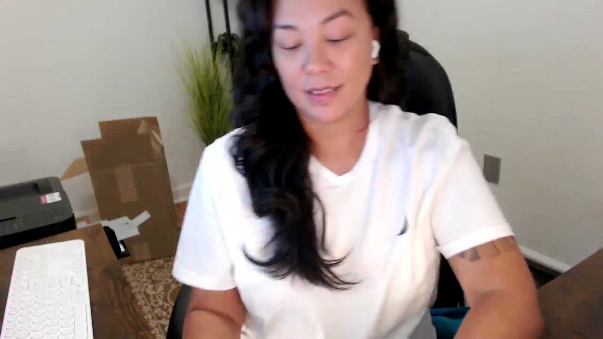 Gallery image thumbnail from MickaylaStar's myfreecams stream on, 10/06/2025, 15:50 image 10 of 20