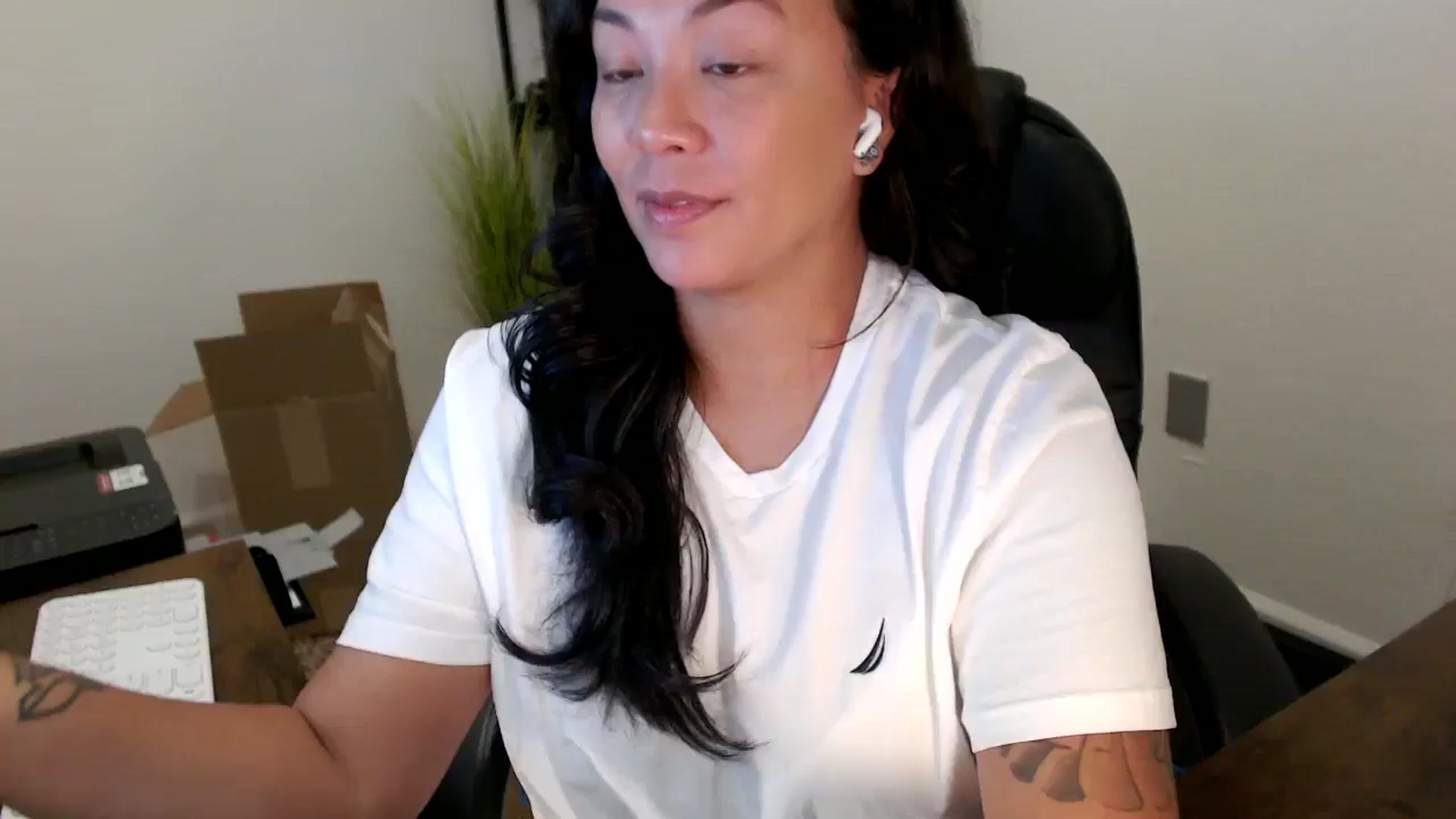 Gallery image thumbnail from MickaylaStar's myfreecams stream on, 10/06/2025, 15:50 image 13 of 20