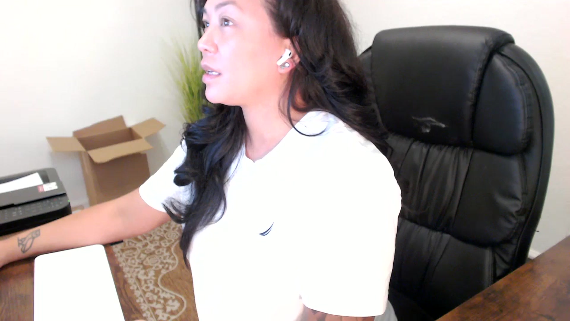 Gallery image thumbnail from MickaylaStar's myfreecams stream on, 10/06/2025, 17:25 image 7 of 20