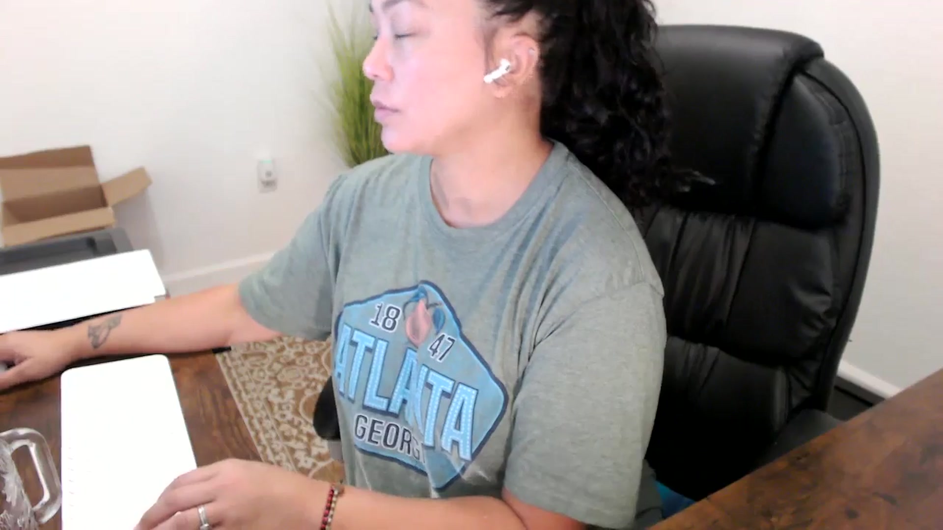 Gallery image thumbnail from MickaylaStar's myfreecams stream on, 10/07/2025, 15:14 image 16 of 20