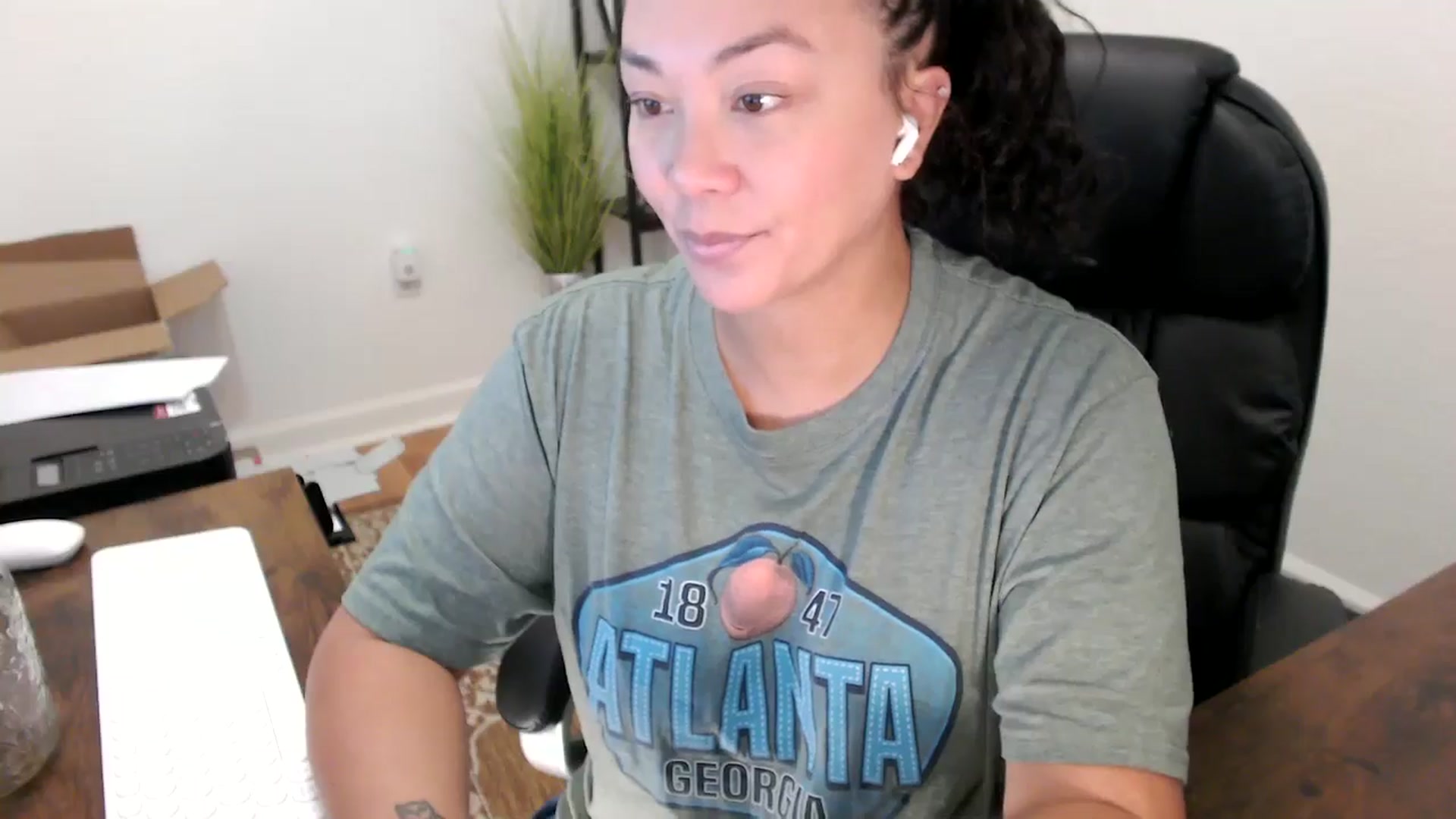 Gallery image thumbnail from MickaylaStar's myfreecams stream on, 10/07/2025, 16:46 image 13 of 20