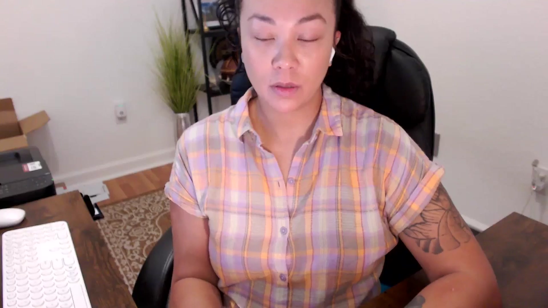 Gallery image thumbnail from MickaylaStar's myfreecams stream on, 10/08/2025, 14:59 image 7 of 20