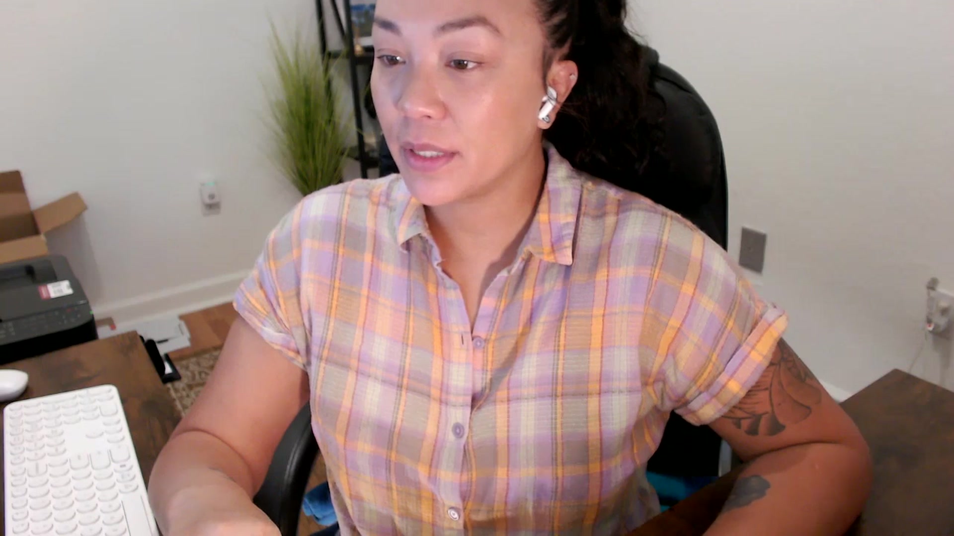 Gallery image thumbnail from MickaylaStar's myfreecams stream on, 10/08/2025, 14:59 image 13 of 20