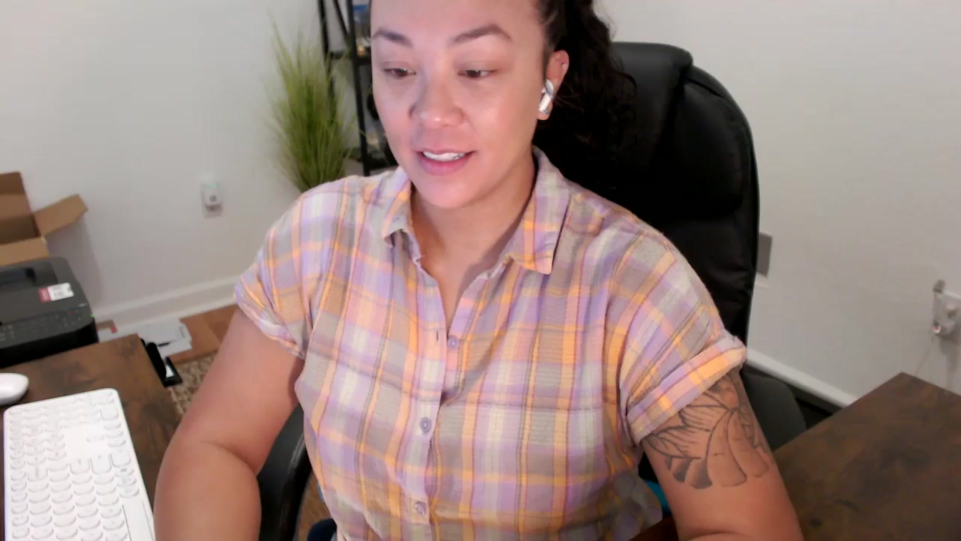 Gallery image thumbnail from MickaylaStar's myfreecams stream on, 10/08/2025, 14:59 image 12 of 20