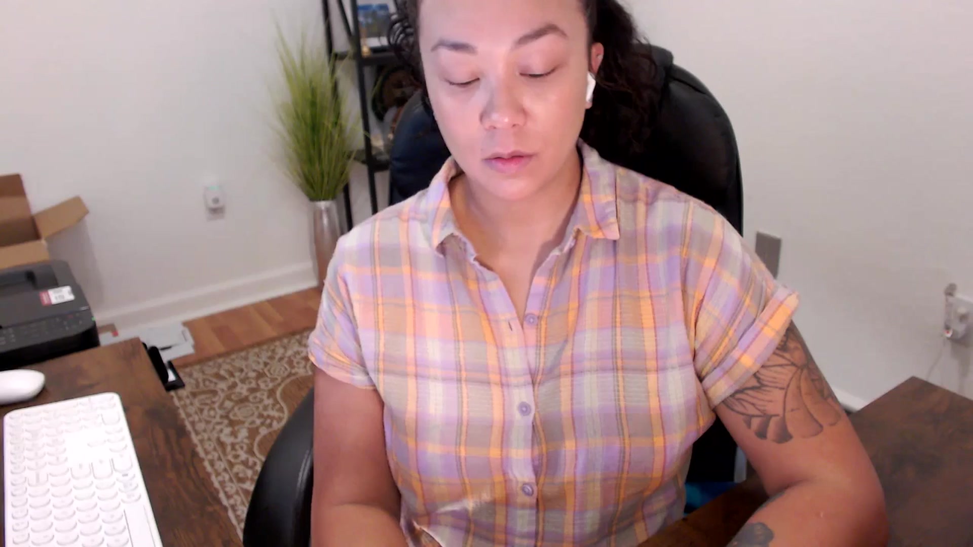 Gallery image thumbnail from MickaylaStar's myfreecams stream on, 10/08/2025, 14:59 image 8 of 20
