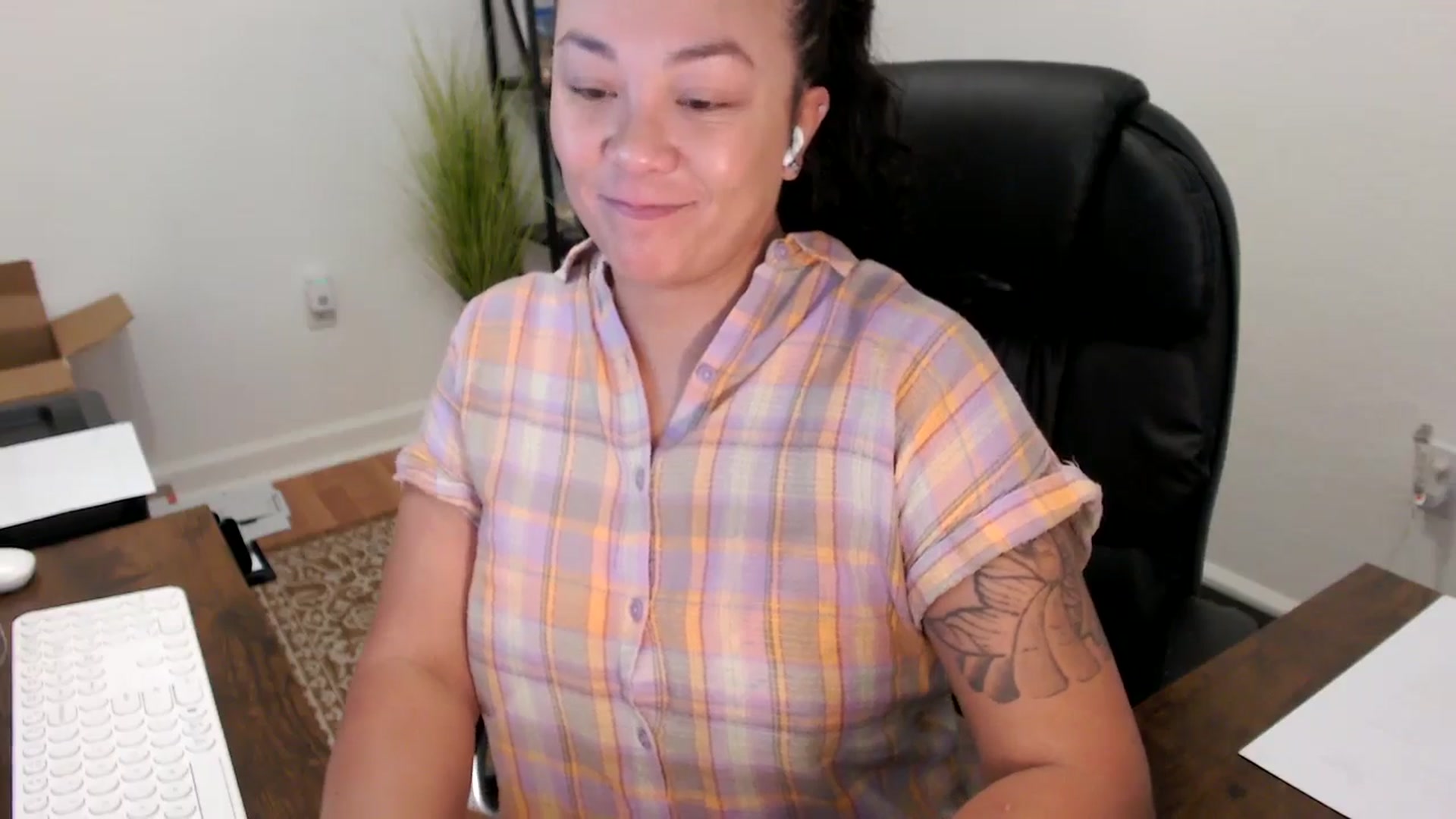 Gallery image thumbnail from MickaylaStar's myfreecams stream on, 10/08/2025, 15:34 image 14 of 20