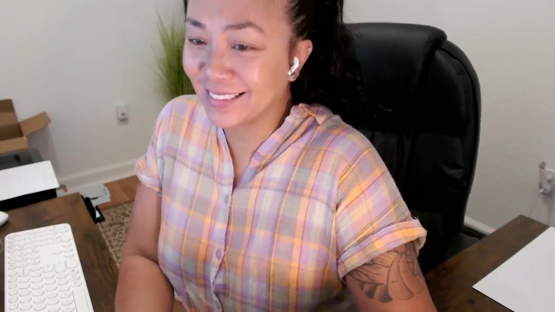 Gallery image thumbnail from MickaylaStar's myfreecams stream on, 10/08/2025, 15:34 image 11 of 20