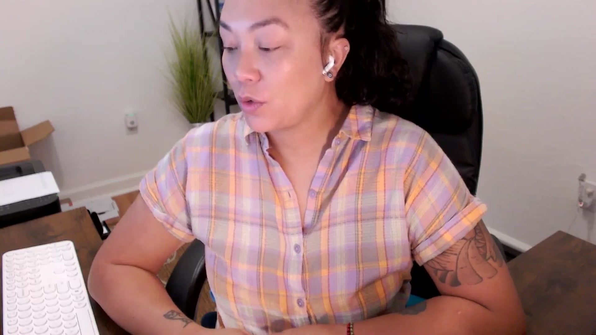 Gallery image thumbnail from MickaylaStar's myfreecams stream on, 10/08/2025, 15:34 image 2 of 20