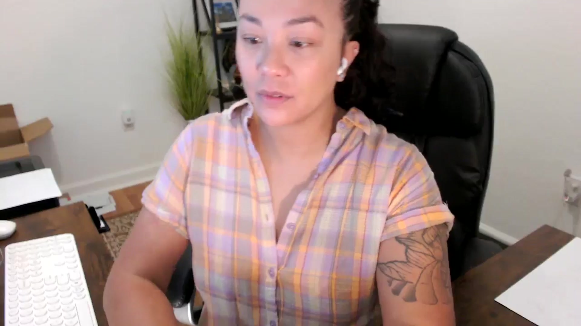 Gallery image thumbnail from MickaylaStar's myfreecams stream on, 10/08/2025, 15:34 image 18 of 20