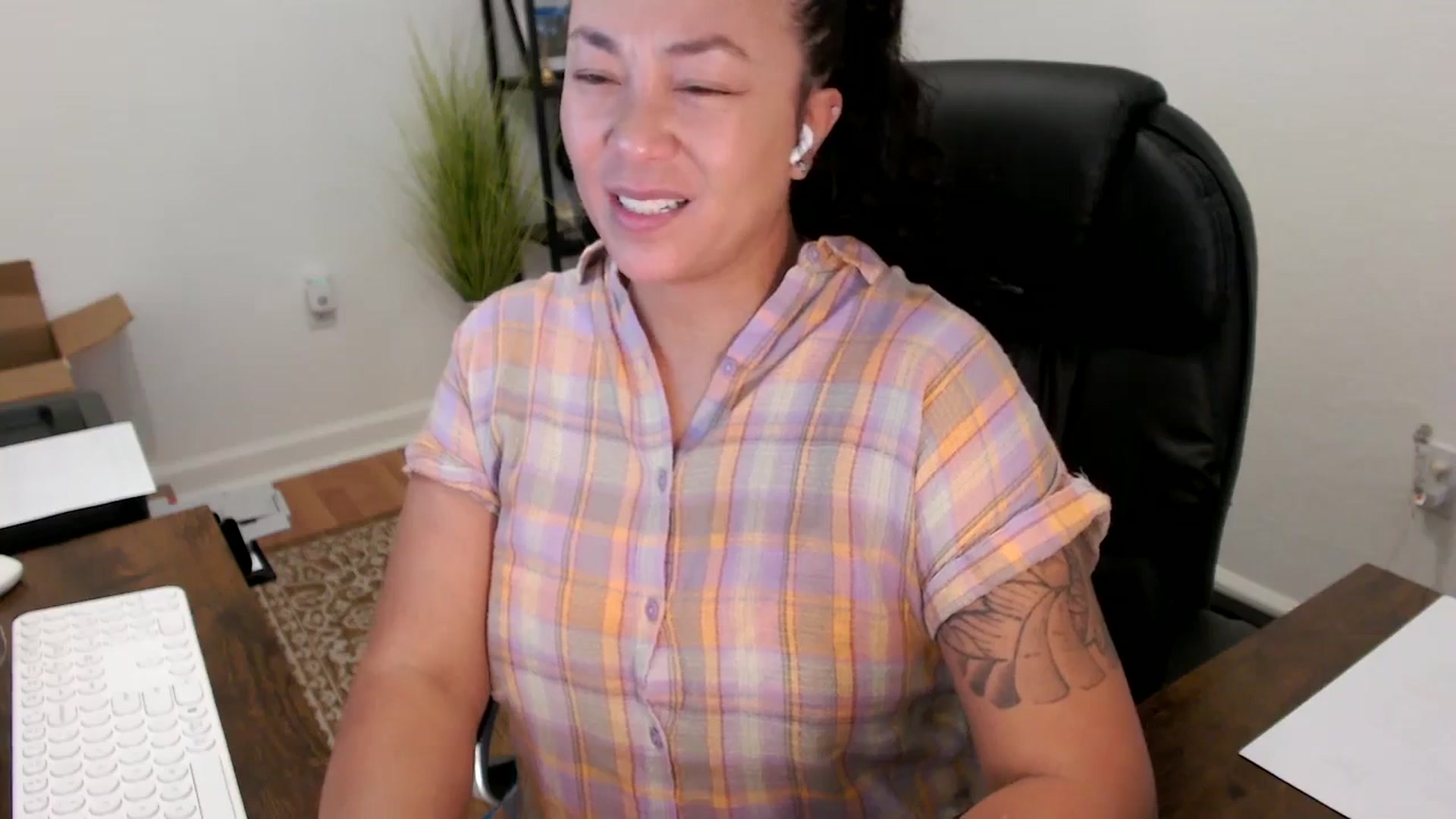 Gallery image thumbnail from MickaylaStar's myfreecams stream on, 10/08/2025, 15:34 image 12 of 20