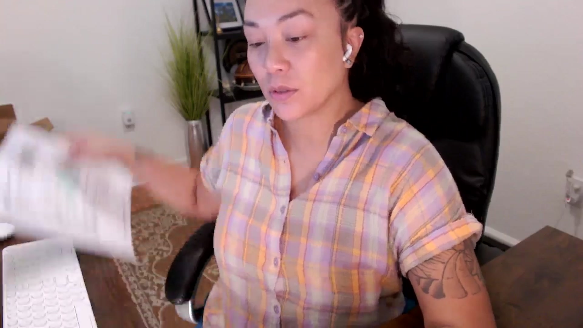 Gallery image thumbnail from MickaylaStar's myfreecams stream on, 10/08/2025, 15:34 image 5 of 20