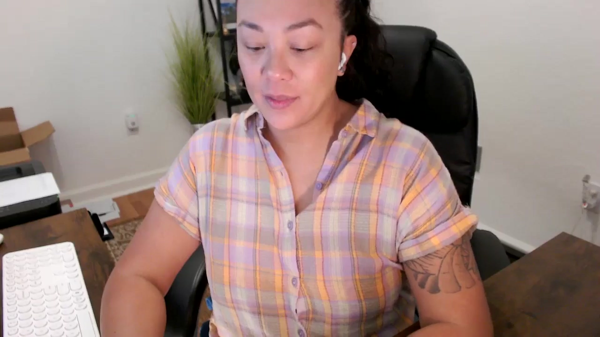 Gallery image thumbnail from MickaylaStar's myfreecams stream on, 10/08/2025, 15:34 image 3 of 20