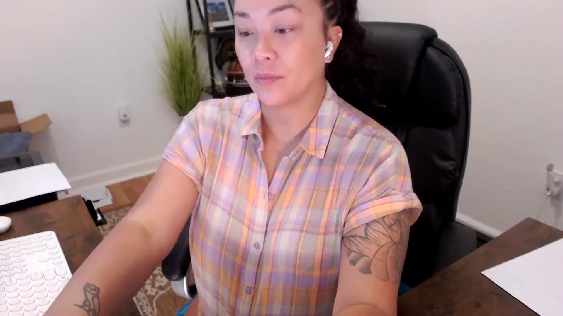 Gallery image thumbnail from MickaylaStar's myfreecams stream on, 10/08/2025, 16:06 image 10 of 20