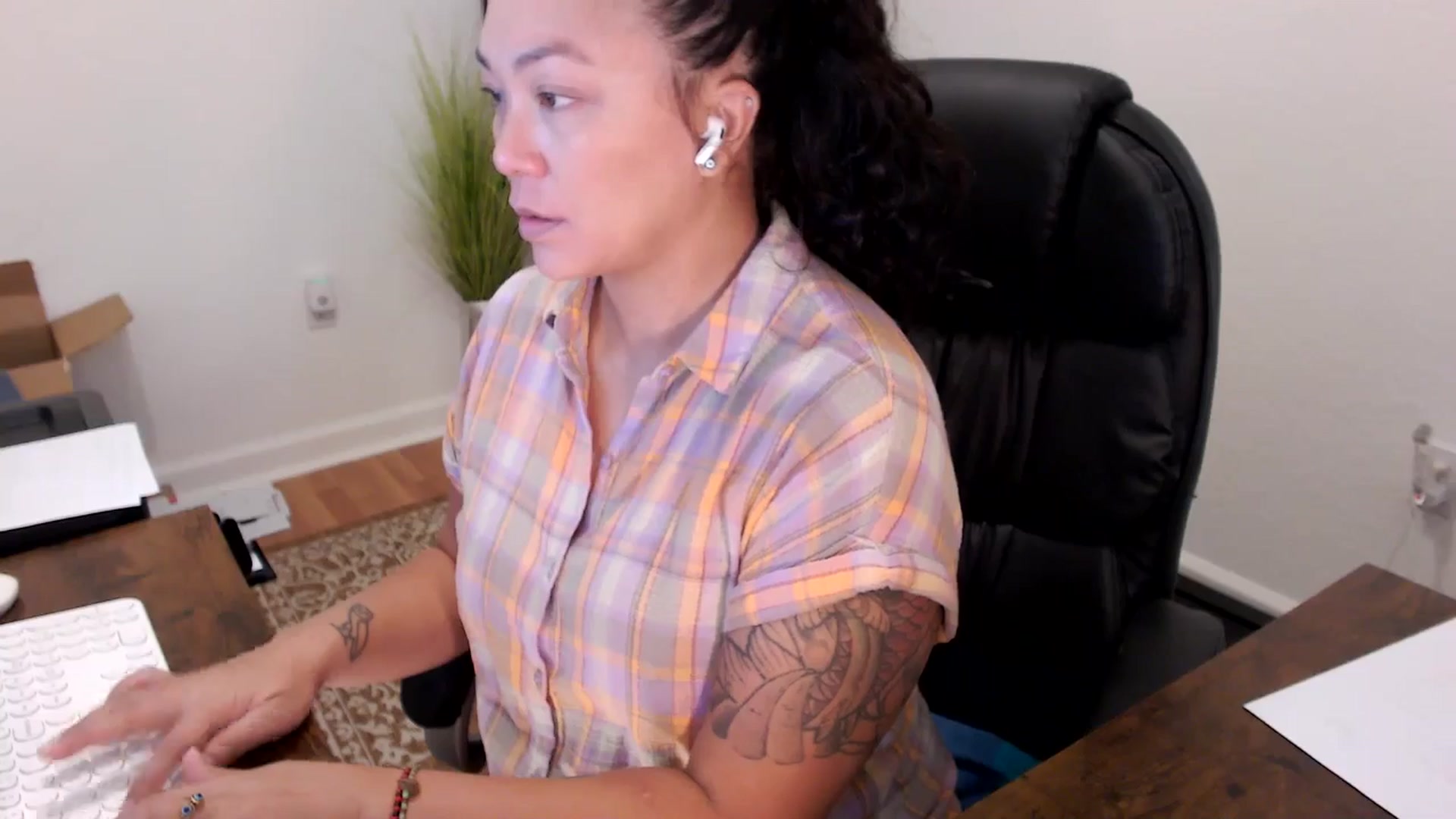 Gallery image thumbnail from MickaylaStar's myfreecams stream on, 10/08/2025, 16:24 image 5 of 20