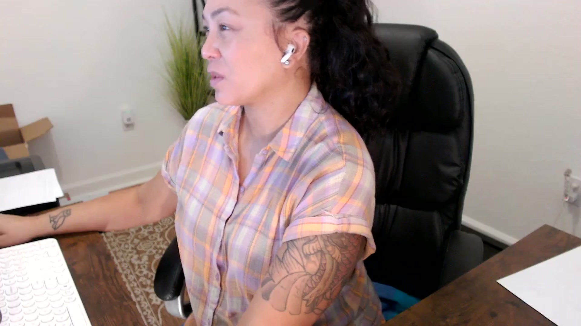 Gallery image thumbnail from MickaylaStar's myfreecams stream on, 10/08/2025, 16:24 image 13 of 20