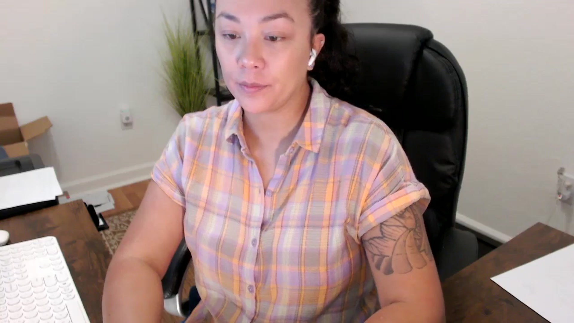 Gallery image thumbnail from MickaylaStar's myfreecams stream on, 10/08/2025, 16:24 image 15 of 20