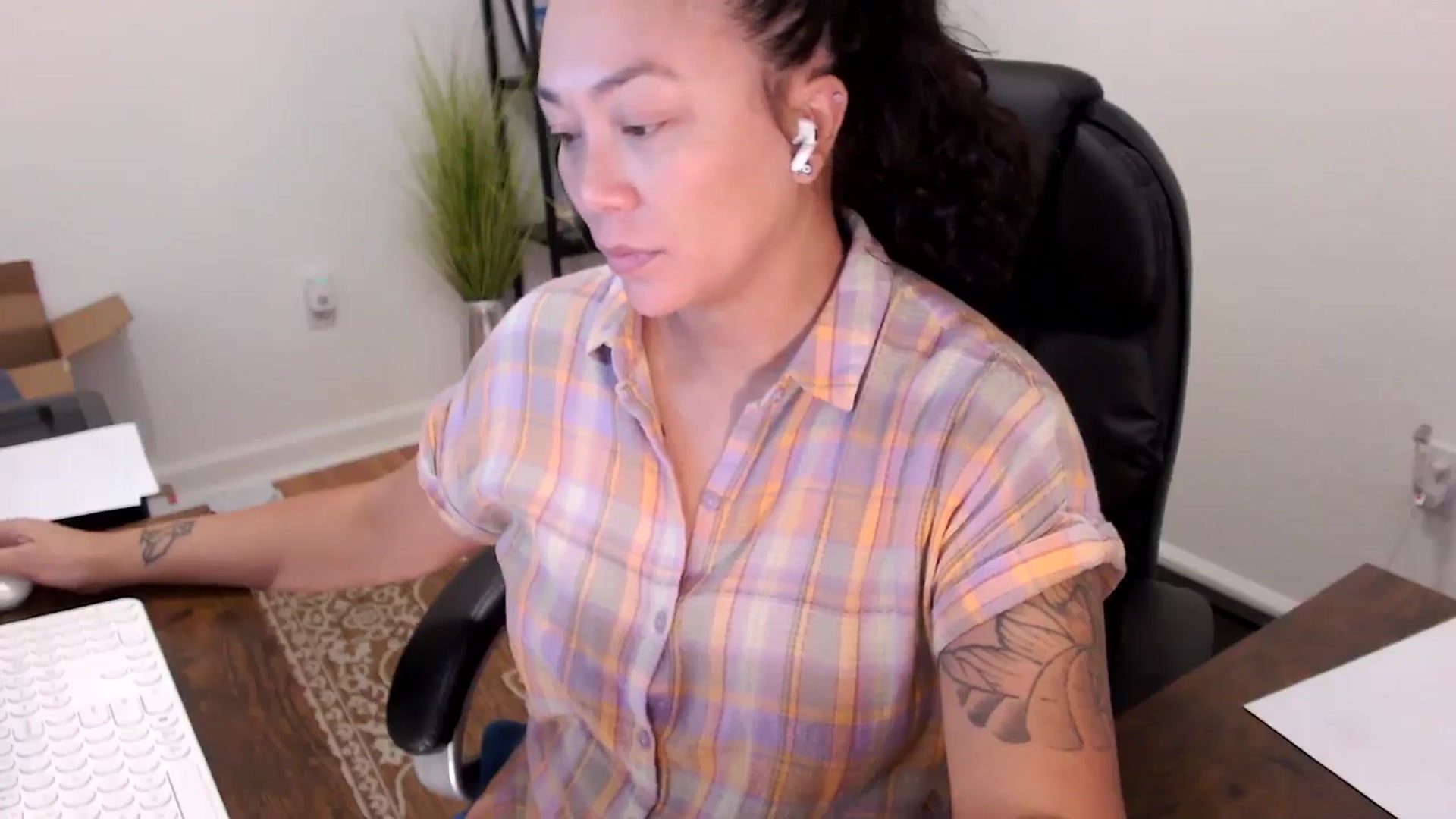 Gallery image thumbnail from MickaylaStar's myfreecams stream on, 10/08/2025, 16:24 image 7 of 20