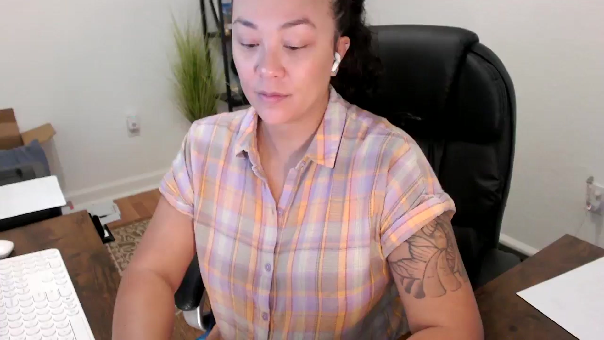 Gallery image thumbnail from MickaylaStar's myfreecams stream on, 10/08/2025, 16:38 image 17 of 20