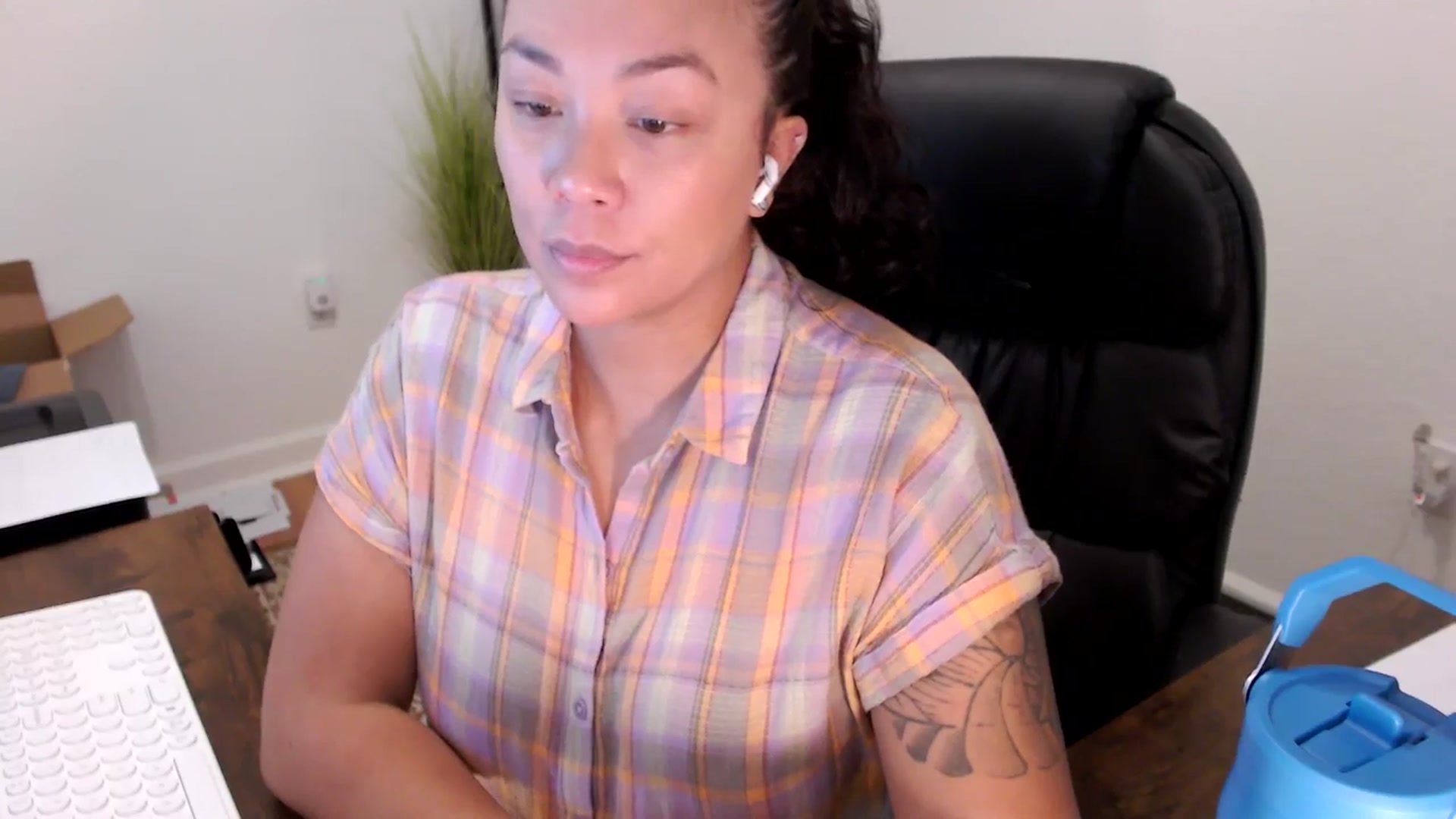 Gallery image thumbnail from MickaylaStar's myfreecams stream on, 10/08/2025, 17:44 image 17 of 20