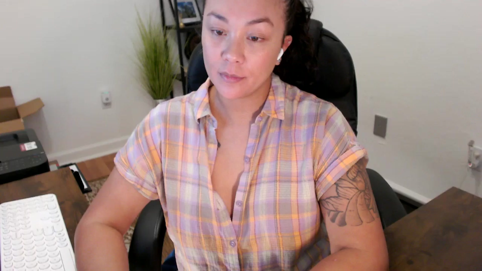 Gallery image thumbnail from MickaylaStar's myfreecams stream on, 10/08/2025, 19:32 image 20 of 20