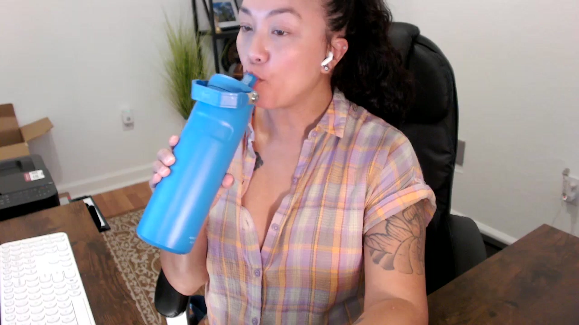 Gallery image thumbnail from MickaylaStar's myfreecams stream on, 10/08/2025, 19:32 image 19 of 20