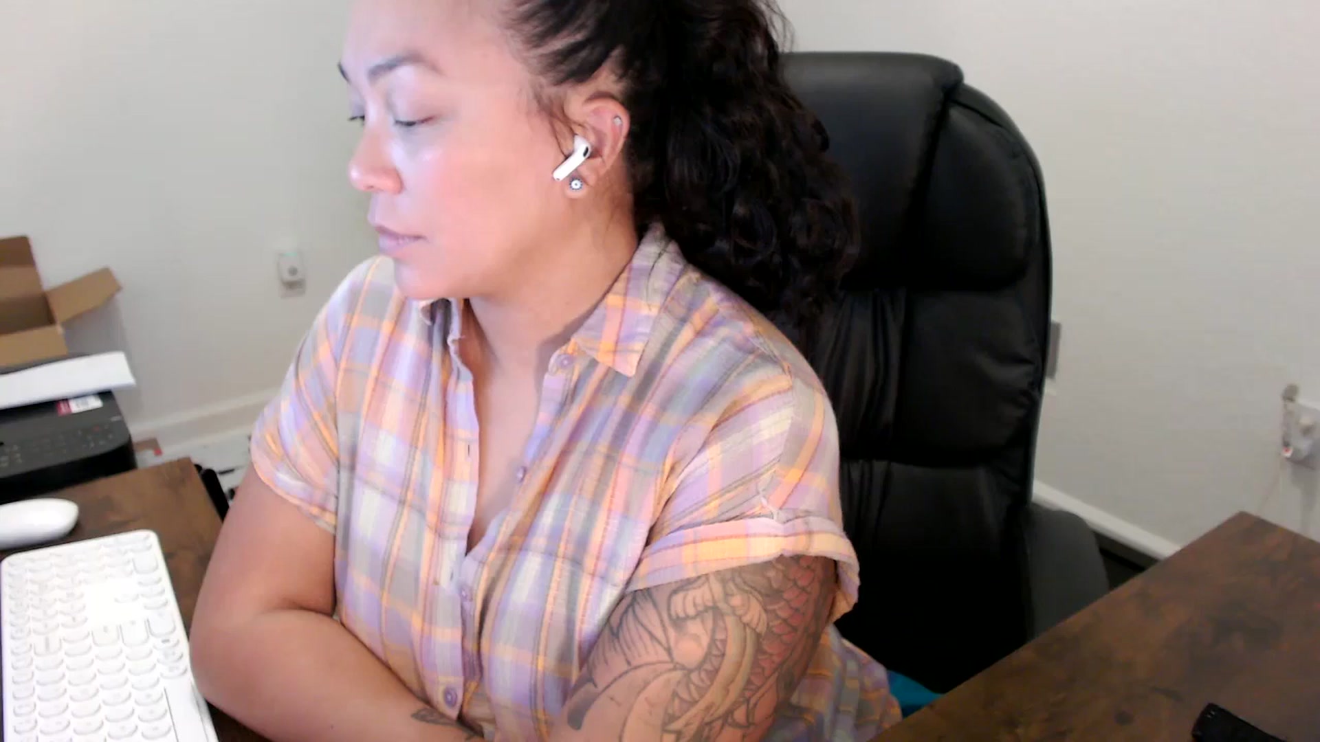 Gallery image thumbnail from MickaylaStar's myfreecams stream on, 10/08/2025, 19:32 image 5 of 20