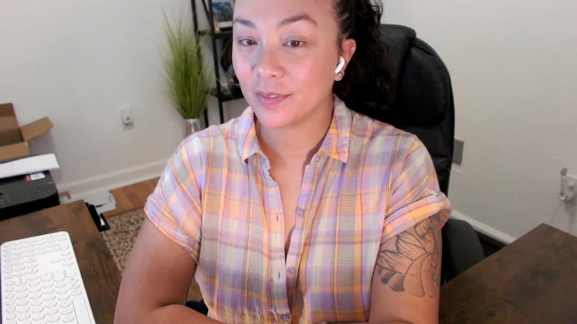 Gallery image thumbnail from MickaylaStar's myfreecams stream on, 10/08/2025, 19:32 image 13 of 20