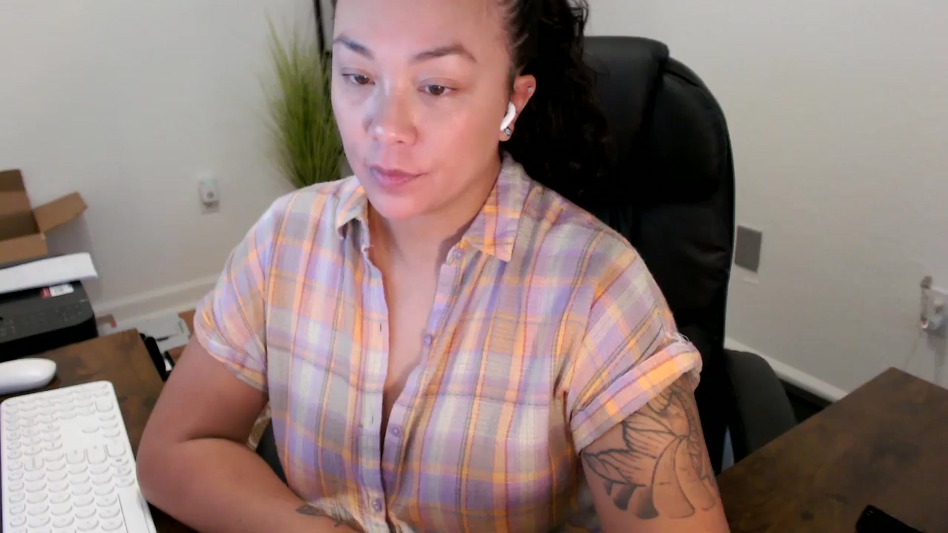 Gallery image thumbnail from MickaylaStar's myfreecams stream on, 10/08/2025, 19:32 image 7 of 20
