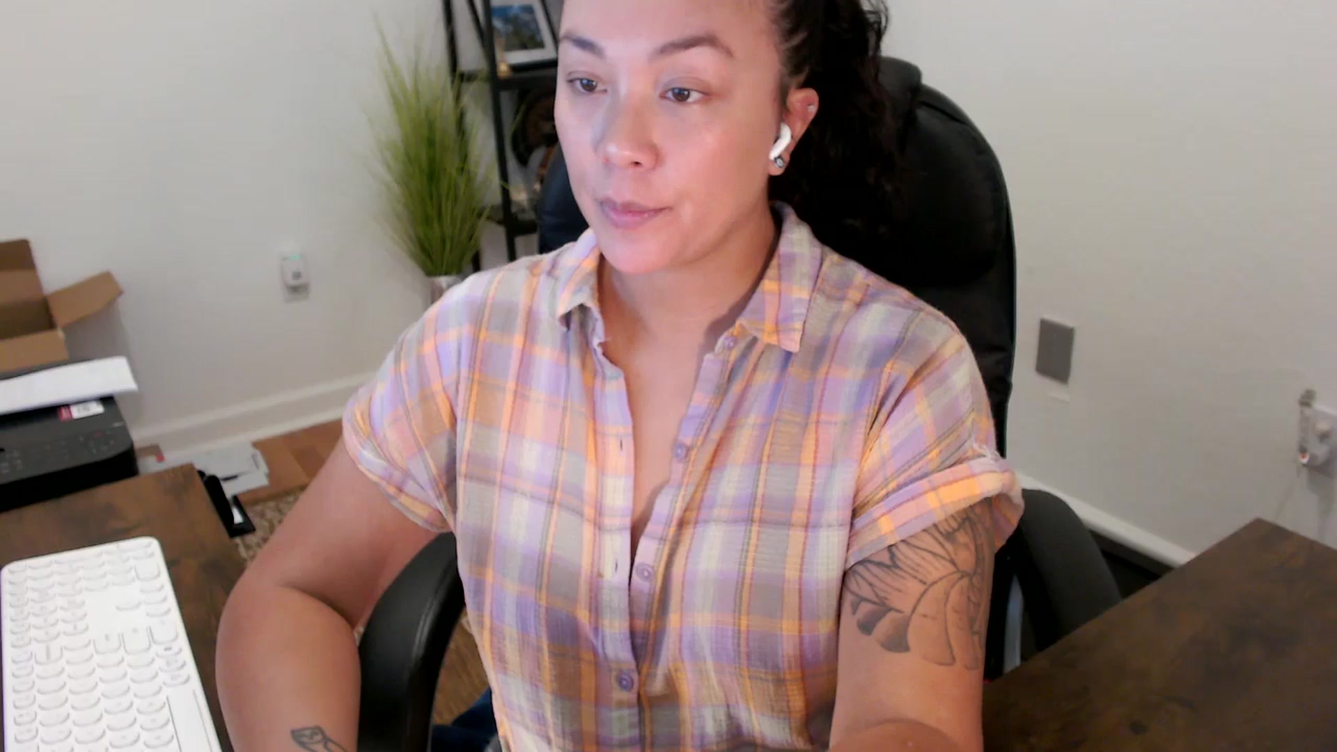 Gallery image thumbnail from MickaylaStar's myfreecams stream on, 10/08/2025, 19:32 image 11 of 20